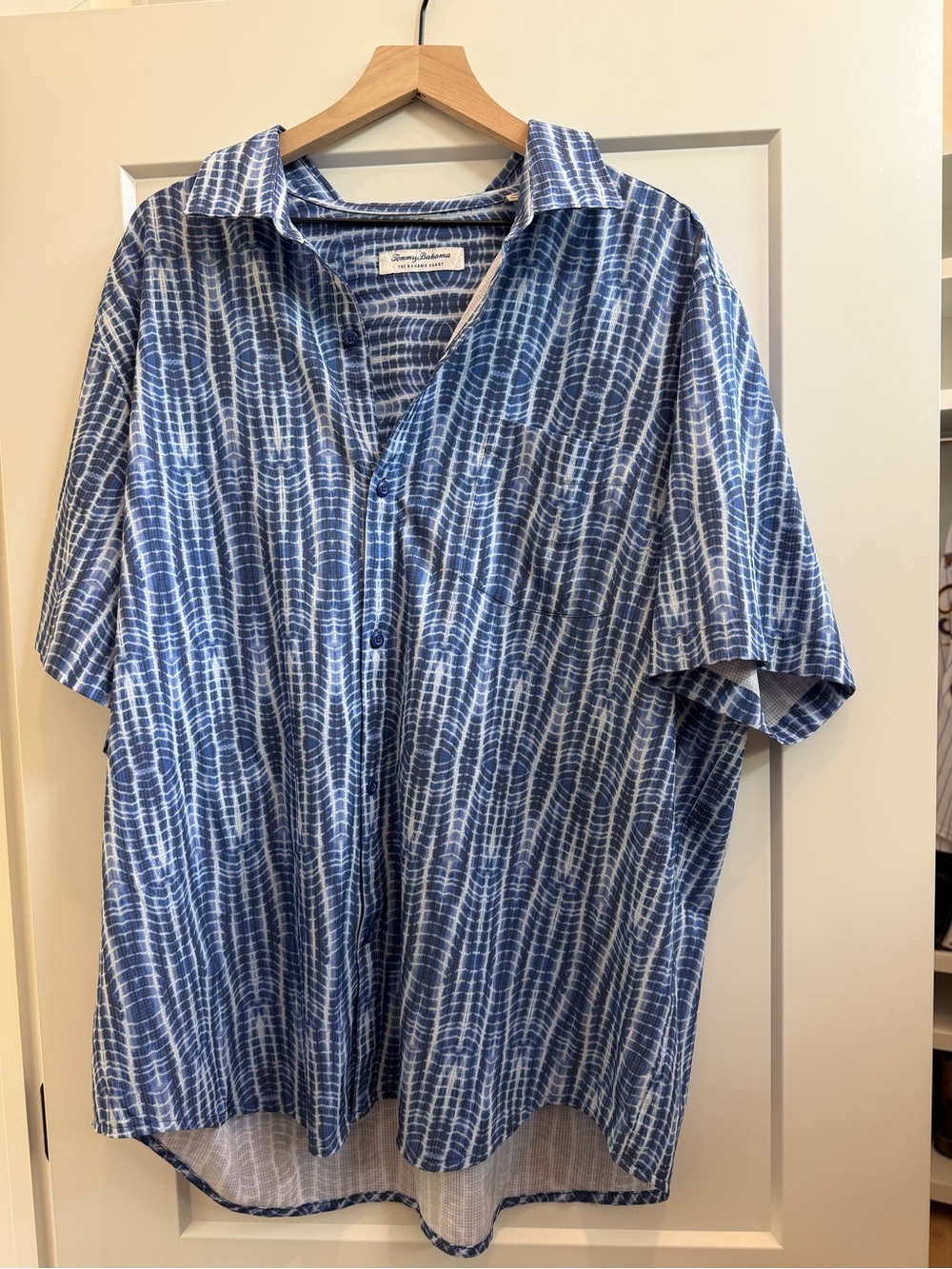 Tommy Bahama Blue and White Patterned Short-Sleeve Button-Down Shirt